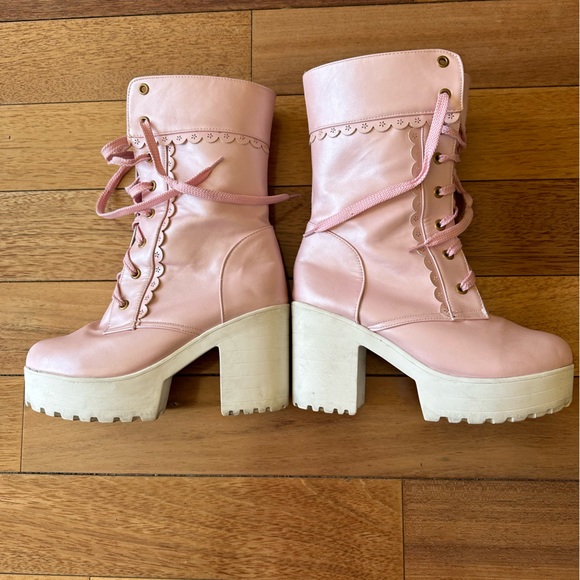 Pink boots with white soles and pink laces 4 inch chunky heel. 🩷 - Picture 7 of 7